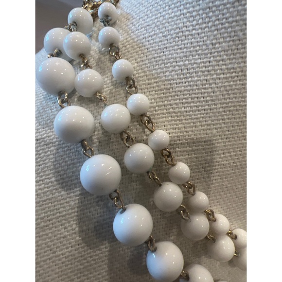 Vintage Milk Glass Necklace - Picture 3 of 6